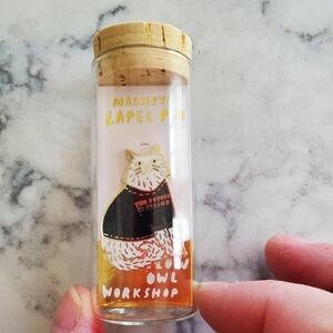 Nwt Yellow Owl Workshop 'The future is feline' gold gilt magnetic cat lapel pin